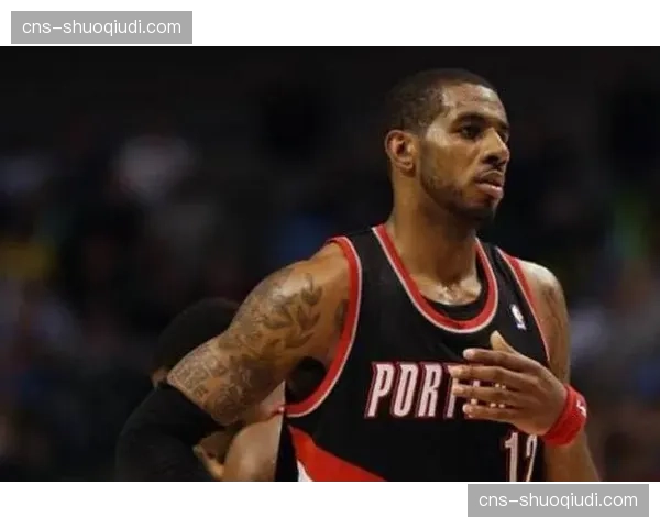 特写:生涯最后一季?阿尔德里奇重返开拓者主场接受致敬 特写:生涯最后一季?阿尔德里奇重返开拓者主场接受致敬